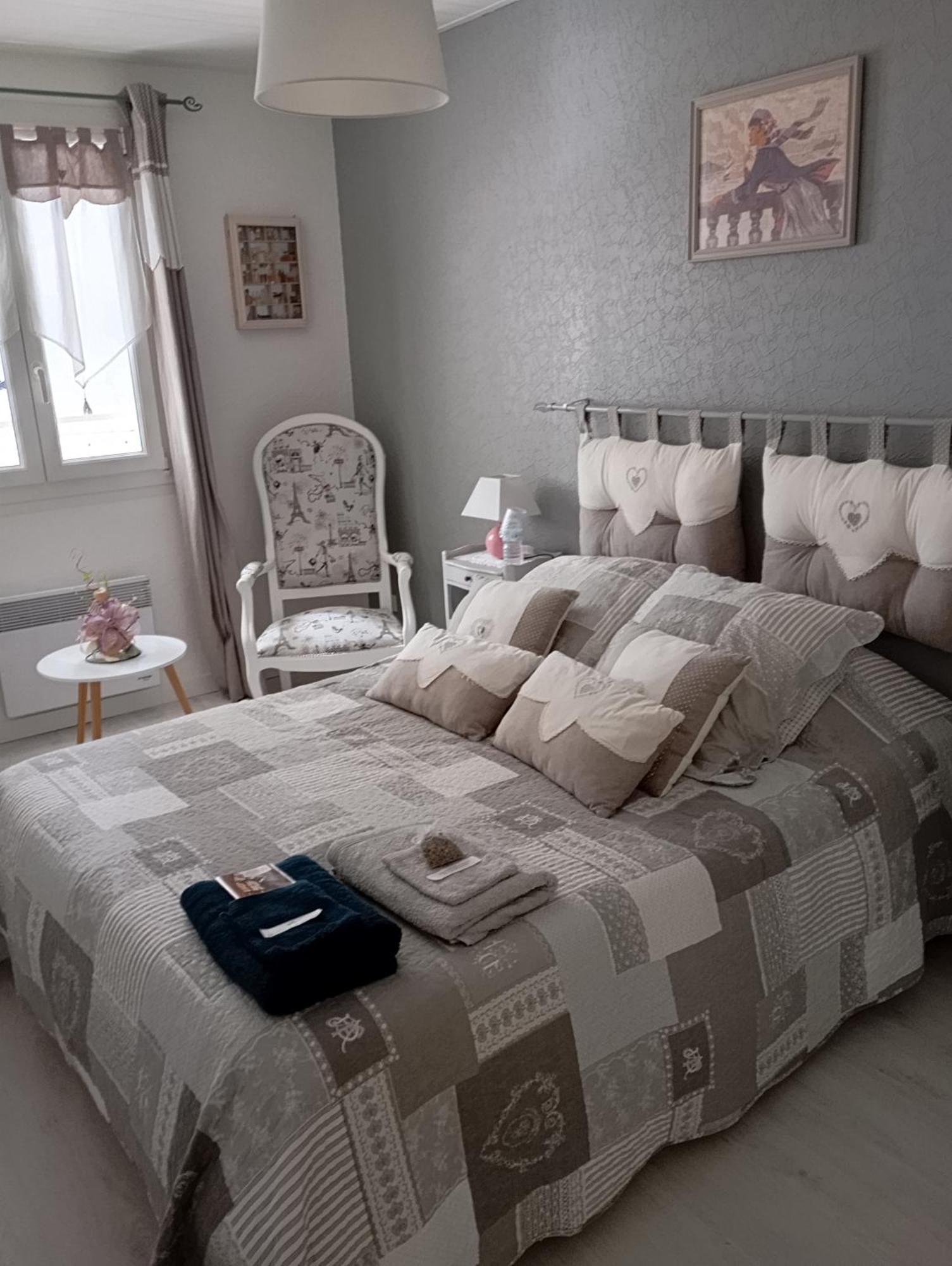 La Maison Rose 2 Chambres Avec Lit Pour 2 Personnes Et 2 Salles De Bains Nevers Eksteriør bilde
